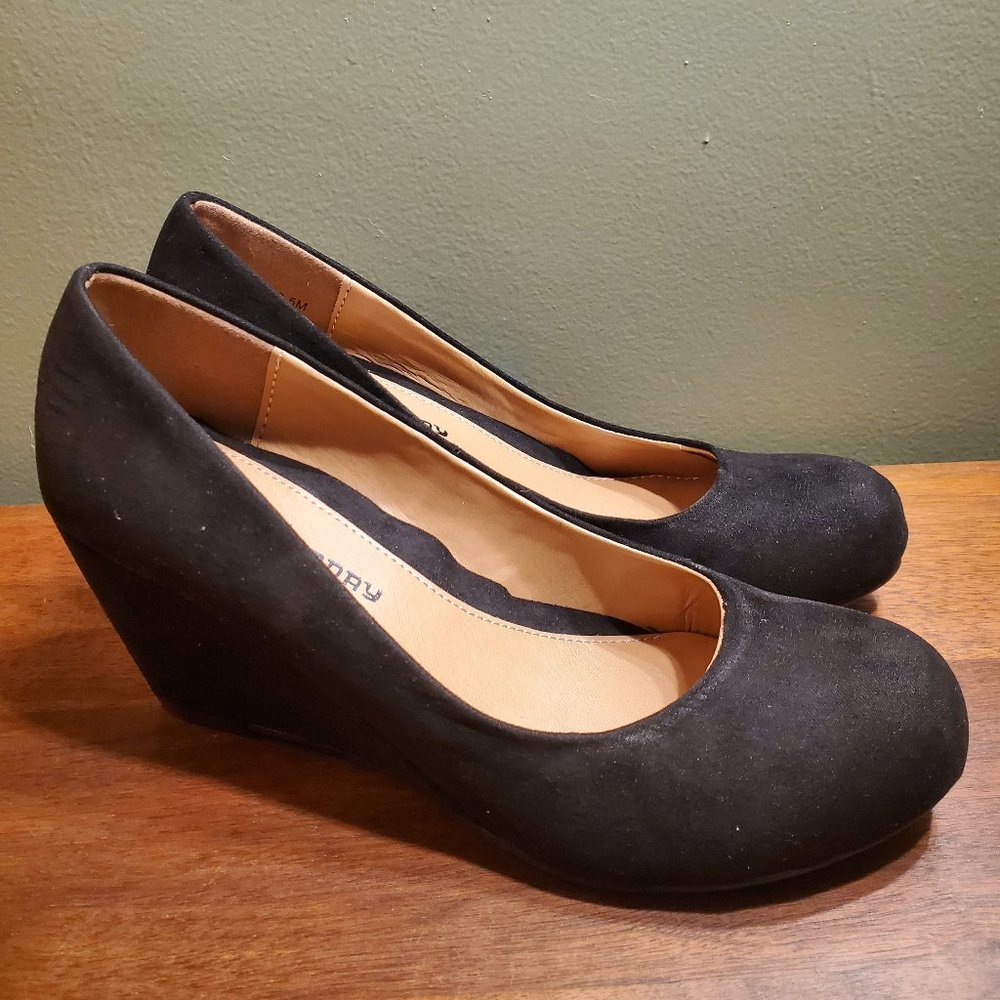 CL BY CHINESE LAUNDRY Women's Nima Wedge Pumps - Black Super Suede